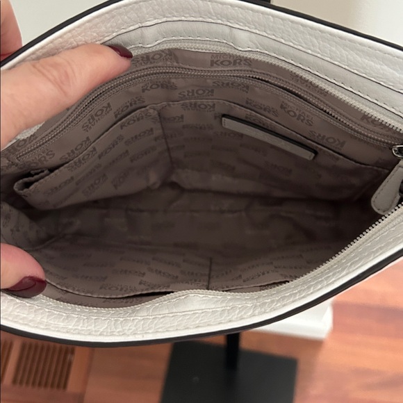 Michael Kors Optic White Leather Jet Set Travel Messenger Bag Purse - Picture 4 of 6